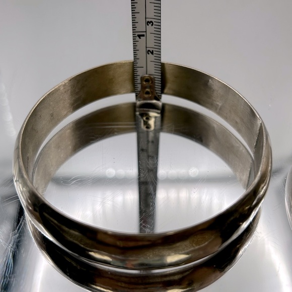 Silver Bangles, Purple Howlite w/Silver Beads necklace & silver clip-on earrings - Picture 10 of 13